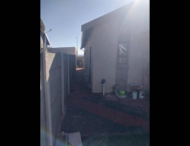 3 BEDROOM HOUSE FOR SALE IN SKY CITY